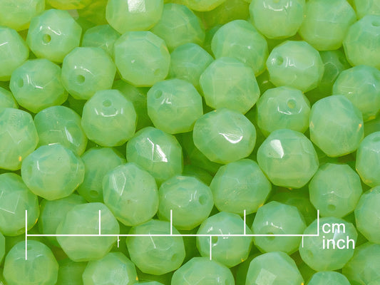10克刻面圆形火抛光珠，8 x 8毫米，蛋白石淡绿色（51200），玻璃，捷克共和国