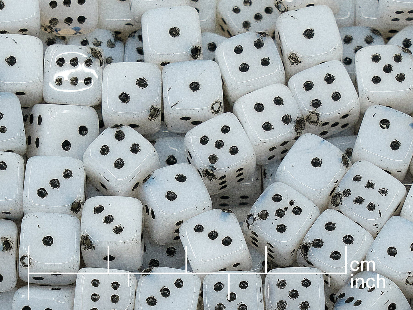 アウトレット 250g プレスチェコガラスビーズ 10mm ホワイト 40749 (111-59209-10x10-02010-40749)