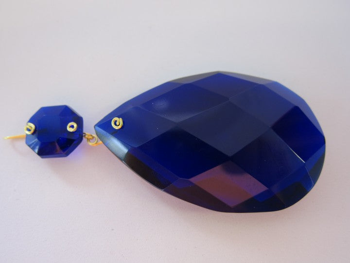 Kronleuchter-Anhänger, Tropfenform, mit kleinem achteckigen Kristall, Kobalt-Königsblau, tschechisches böhmisches Glas