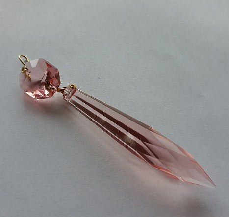 Kronleuchter-Anhänger mit Eiszapfen-Tropfenbesatz und kleinem achteckigen Kristall, rosa, tschechisches böhmisches Glas