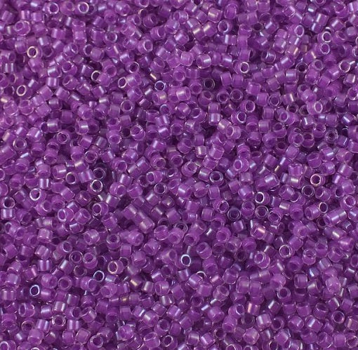 Miyuki DELICA Rocailles, Innen gefärbt Dark Lilac AB (#DB0073), Glas, Japan 