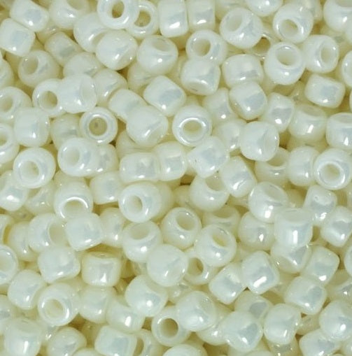 TOHO Runde Rocailles-Perlen, opak glänzendes Navajo-Weiß (Nr. 122), Glas, Japan 