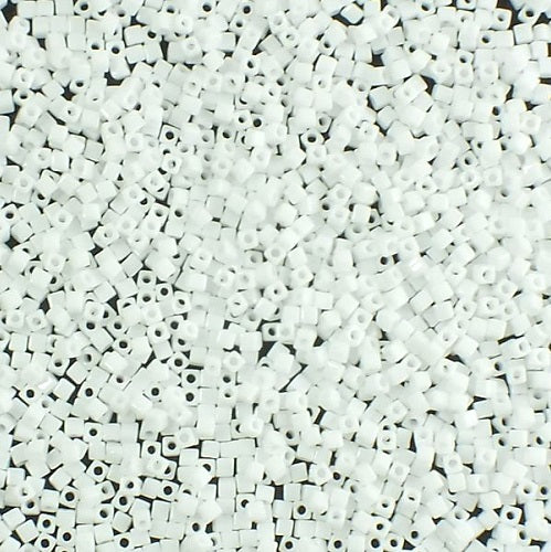Quadratische Miyuki-Perlen, undurchsichtiges Weiß (Nr. 402), Glas, Japan 