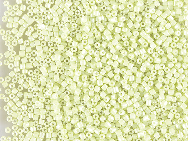 1 kg Preciosa Ornela 3-Cut Rocaille, Round Hole, Loose, Green 2 Dyed Chalkwhite, Sfinx (63153), Glass, Czech Republic, OUTLET