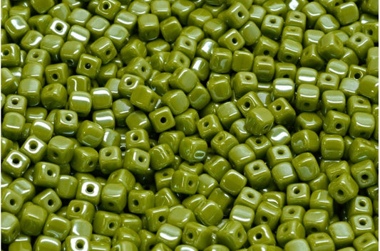 OUTLET 10 Gramm Würfelperlen, undurchsichtiger grüner Hämatit (53410-14400), Glas, Tschechische Republik