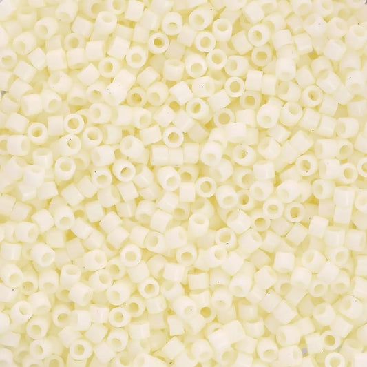 Miyuki Delica 玻璃种子珠，颜色 DB2401，日本