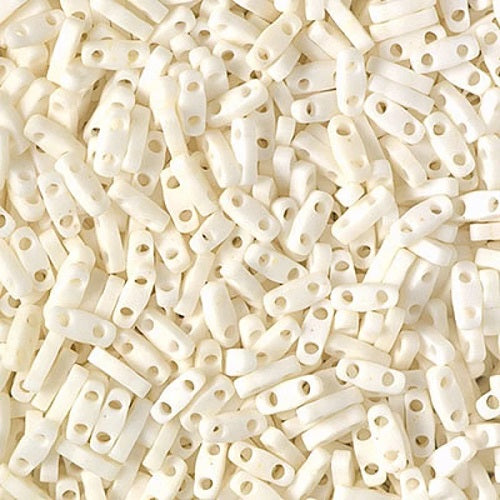 ミユキティラ/ハーフティラ/クォーターティラ 2穴ビーズ マットクリーム (HTL2021) ガラス製 日本製