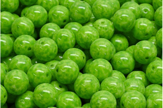 ラウンドドラックビーズ、ホワイトオパールグリーンスポット（02020-33311）、ガラス、チェコ共和国