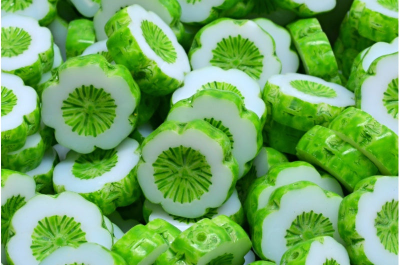 OUTLET 10 grams Table Cut Hawaii Flower Beads, 14 x 14 mm, White Green Spotted (02010-33311), Glass, Czech Republic