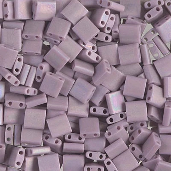 Miyuki Tila / Half Tila / Quater Tila 双孔珠，哑光不透明淡紫色 AB (TL0410FR)，玻璃，日本