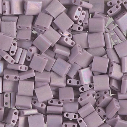 Miyuki Tila / Half Tila / Quater Tila 双孔珠，哑光不透明淡紫色 AB (TL0410FR)，玻璃，日本