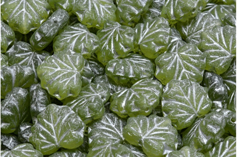 OUTLET 10 grams Maple Leaf Beads, 13 x 11 mm, Transparent Green Matte Silver Lined (50220-84100-54301), Glass, Czech Republic