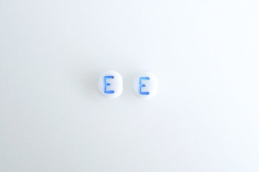 文字ビーズ、チョークホワイト 46433 E (03000-46433-E)、ガラス、チェコ共和国