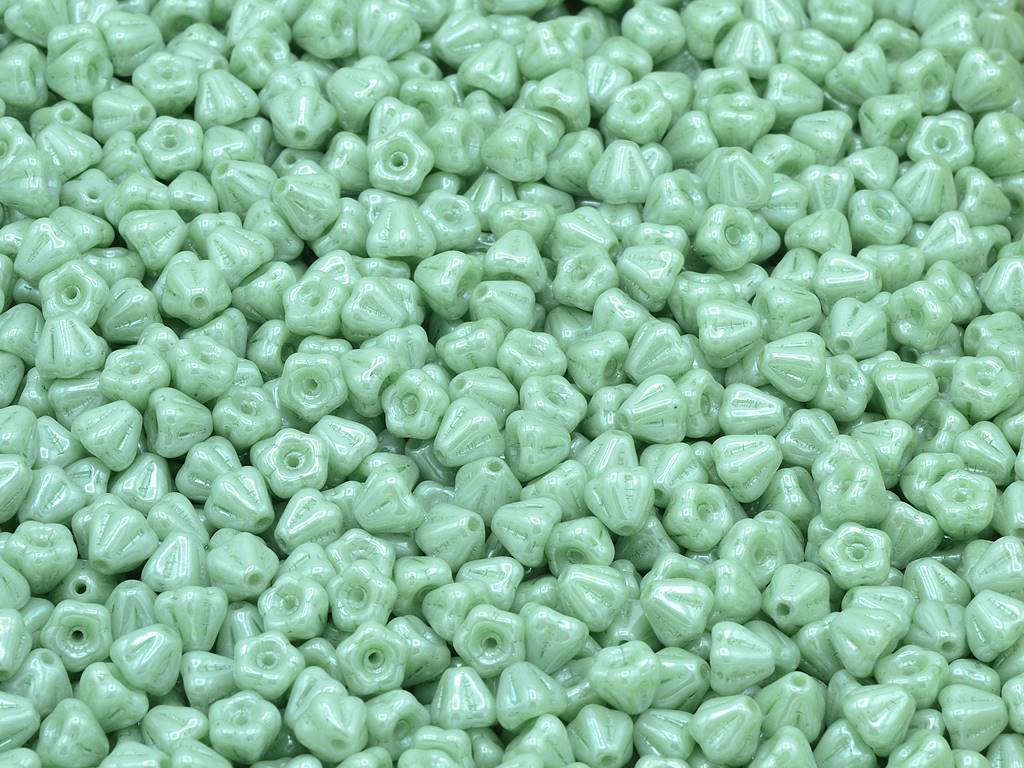 アウトレット 10グラム ベルフラワービーズ、4 x 6 mm、チョークホワイトラスターグリーンフルコーティング（03000-14457）、ガラス、チェコ共和国