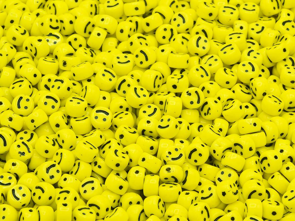 Letter Beads with Smile, Yellow 46449 (83120-46449), Glass, Czech Republic