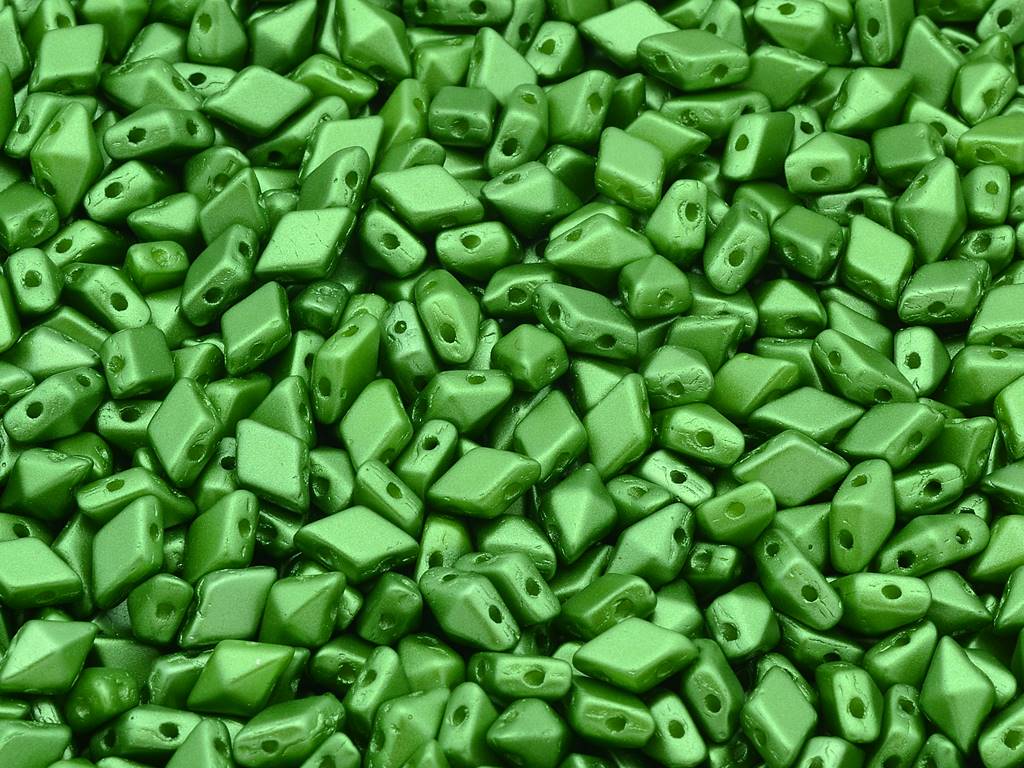 Diamonduo 2穴ビーズ ロンバス ジェムデュオ、オリーブにチョークホワイトレーザーエッチング装飾 (03000-25034)、ガラス、チェコ共和国