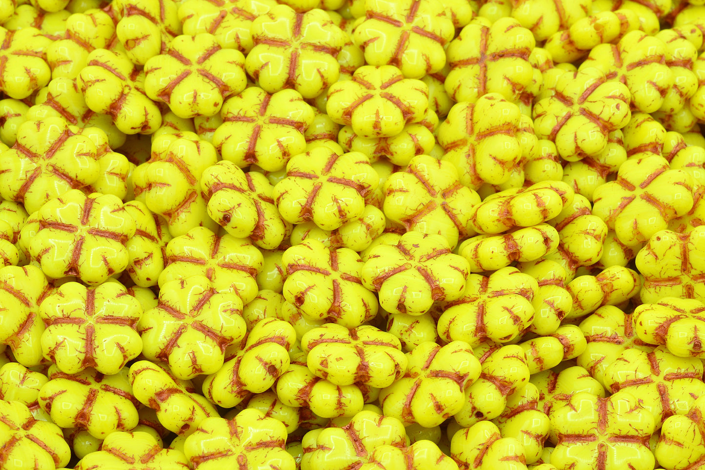 4-Leaf Clover Beads, Silk Yellow Pearl Copper Lined (84030-54307), Glass, Czech Republic