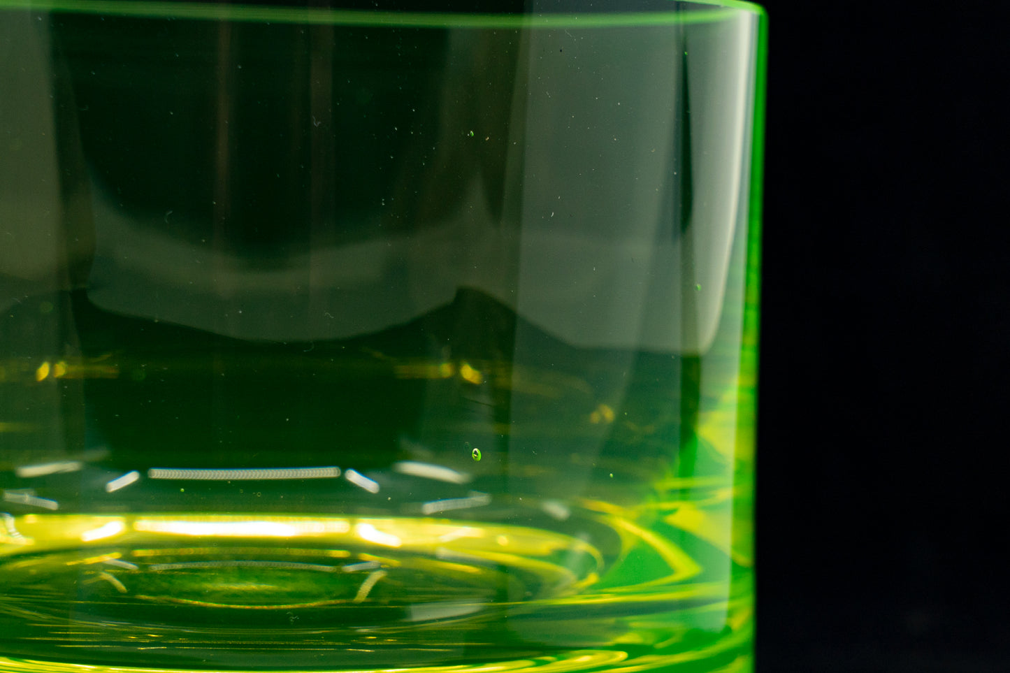 铀玻璃餐具（紫外线下发光） - 捷克产带小气泡威士忌酒杯（特价）