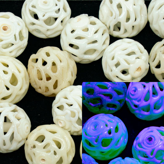 VINTAGE OUTLET 1 pc Lampwork LACE handmade Round Beads, 14 x 14 mm, White Uranium, Glass, Czech Republic, Antique