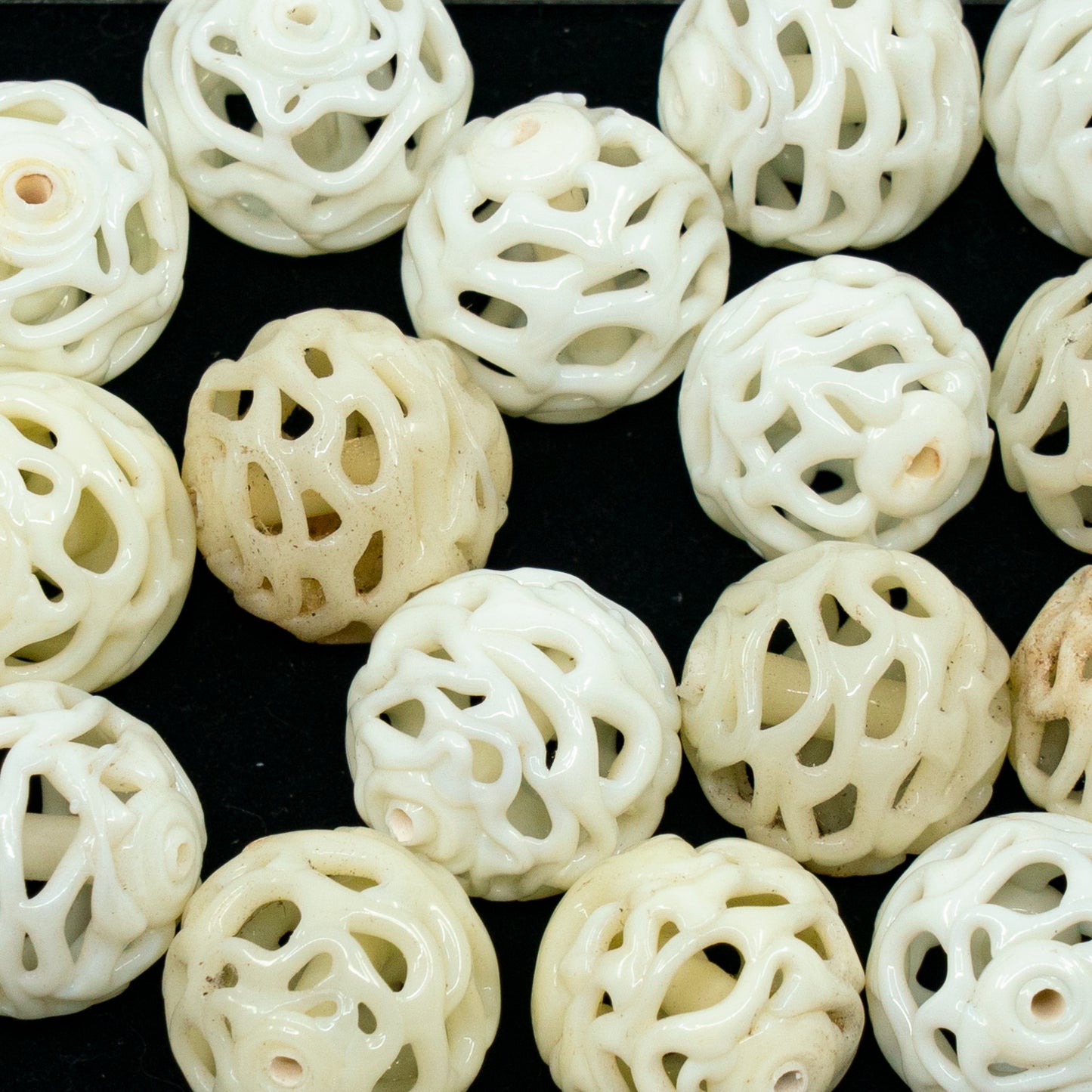 VINTAGE OUTLET 1 pc Lampwork LACE handmade Round Beads, 14 x 14 mm, White Uranium, Glass, Czech Republic, Antique