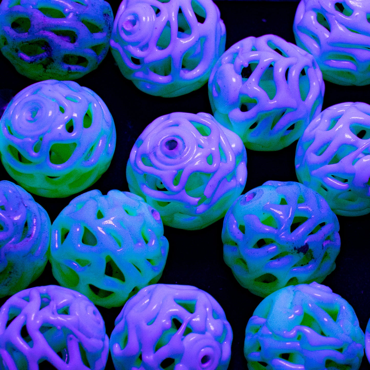 VINTAGE OUTLET 1 pc Lampwork LACE handmade Round Beads, 9 x 9 mm, White Uranium, Glass, Czech Republic, Antique