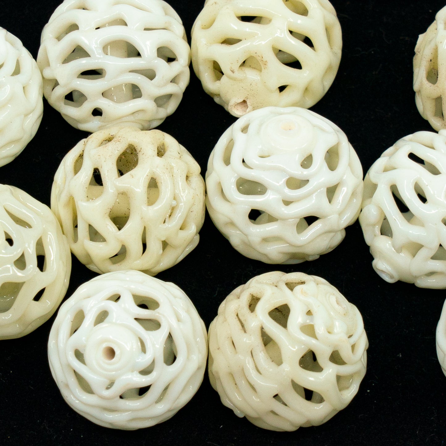 VINTAGE OUTLET 1 pc Lampwork LACE handmade Round Beads, 16 x 16 mm, White Uranium, Glass, Czech Republic, Antique