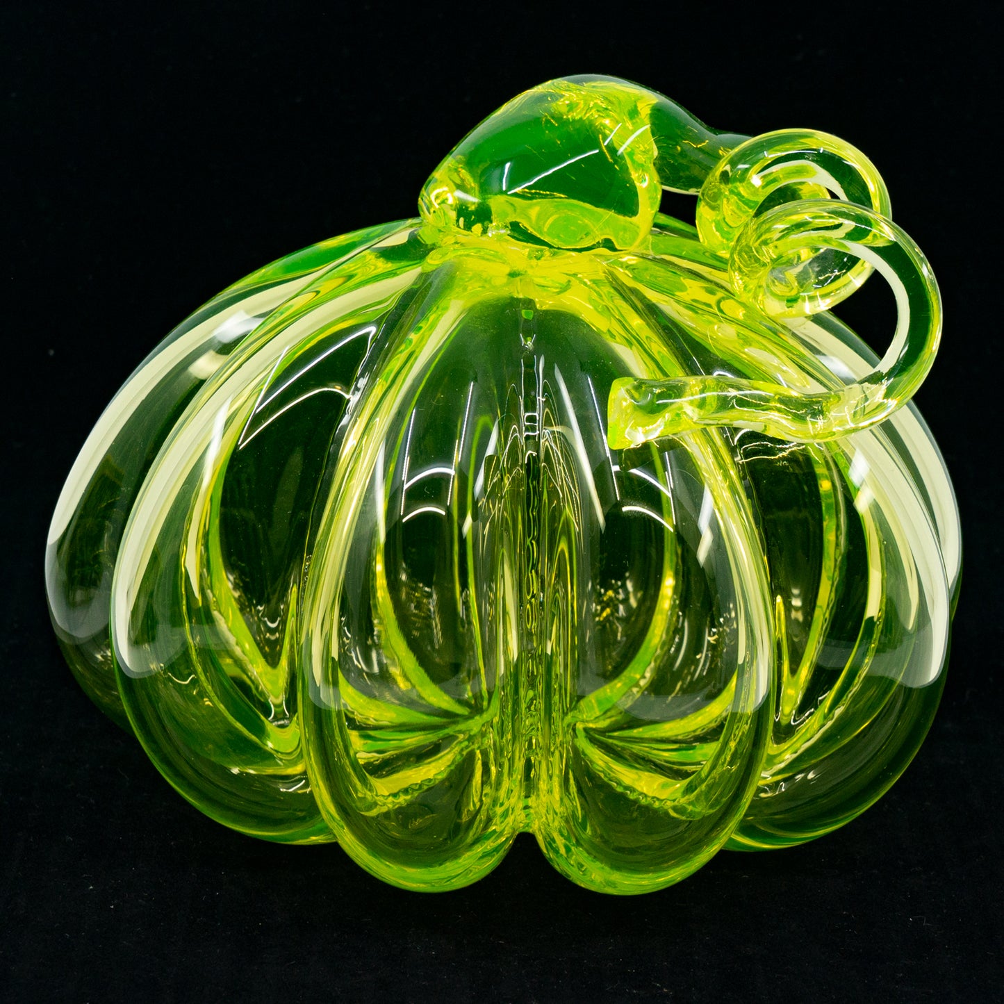 ウランイエローガラスの小像 - カボチャ - 紫外線で光る