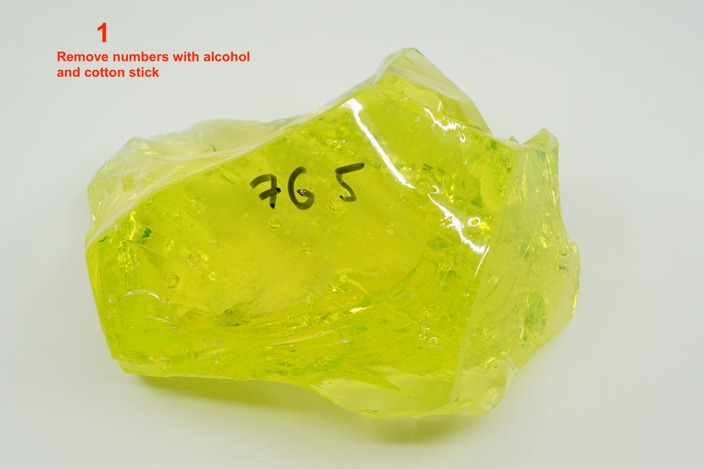 ウランガラスの花瓶 - 手吹き四角ガラス、チェコ共和国