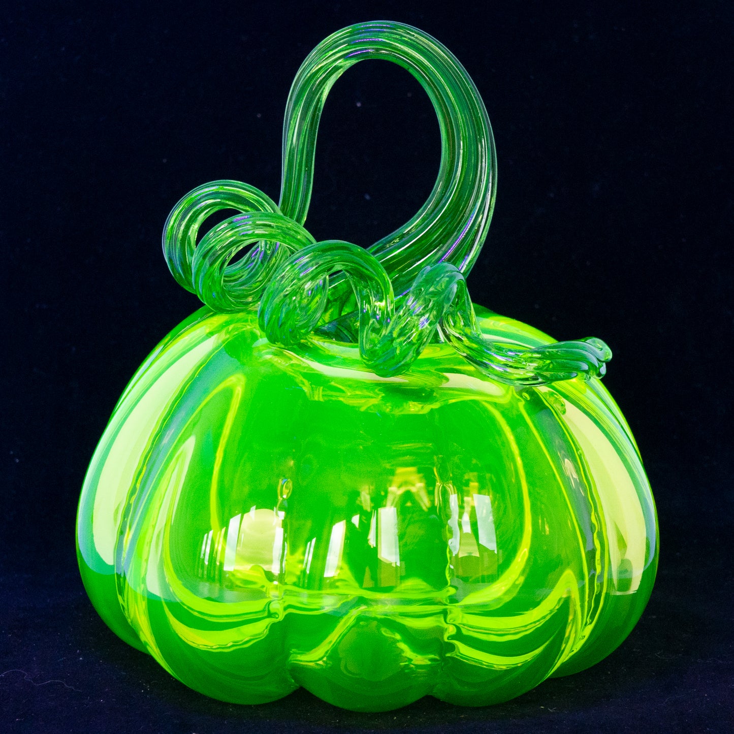 URANIUM Yellow & Green Glass Statuette - Pumpkin - Glow Under UV light