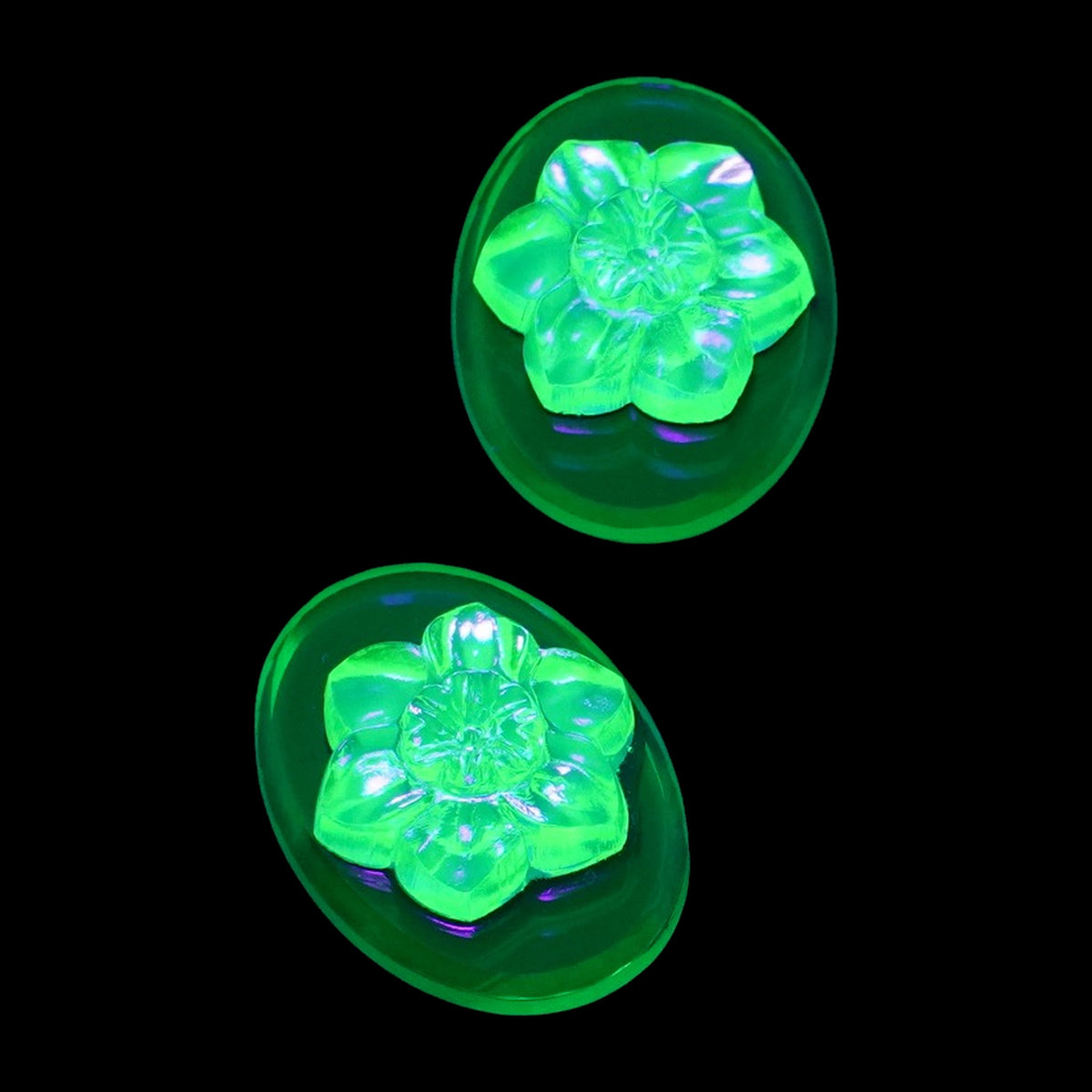 OUTLET 1 pcs Handmade Oval Cameo With Flower, 30 x 22 mm, Cameo Uran Yellow F + Green, Glass, Czech Republiс (Copy)