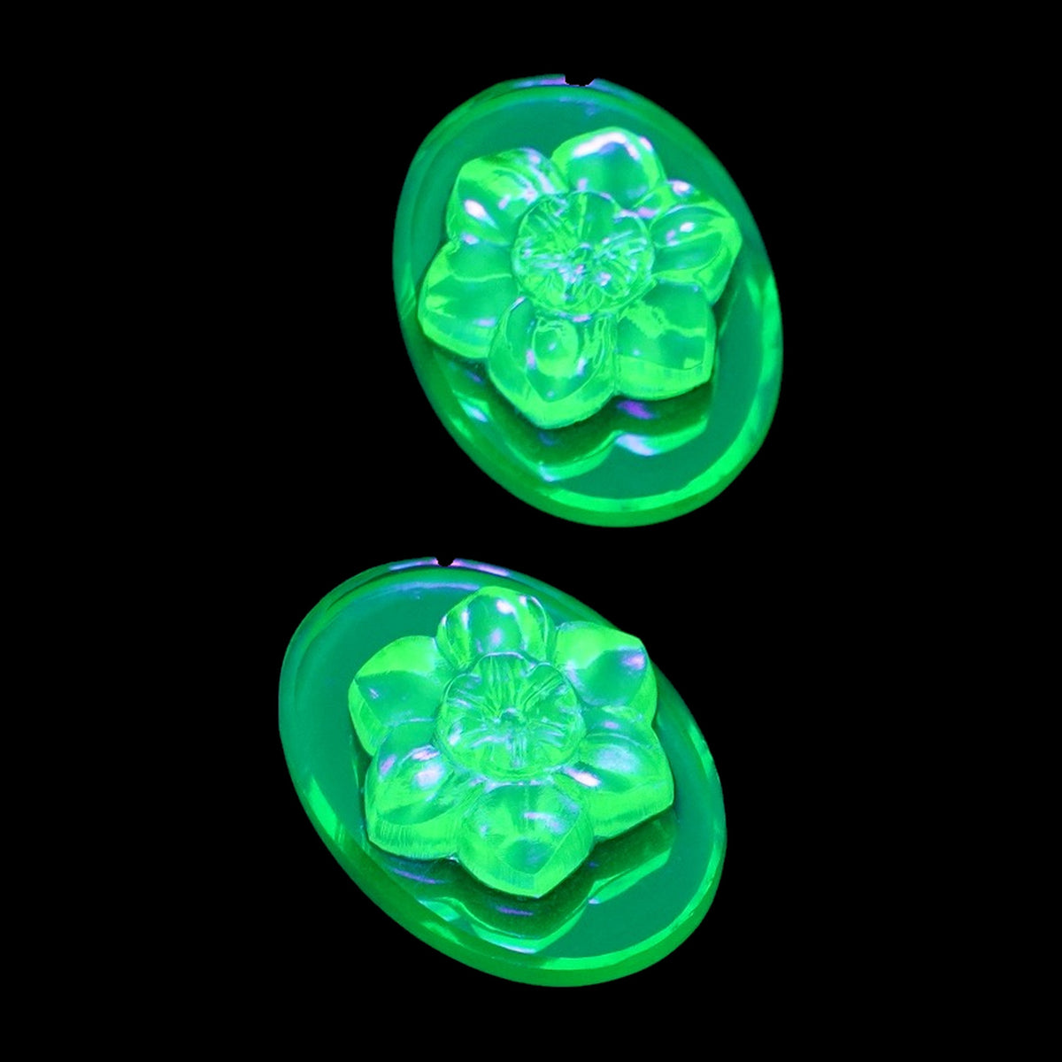 OUTLET 1 pcs Handmade Oval Cameo With Flower, 30 x 22 mm, Cameo Uran Yellow F + Green F, Glass, Czech Republiс