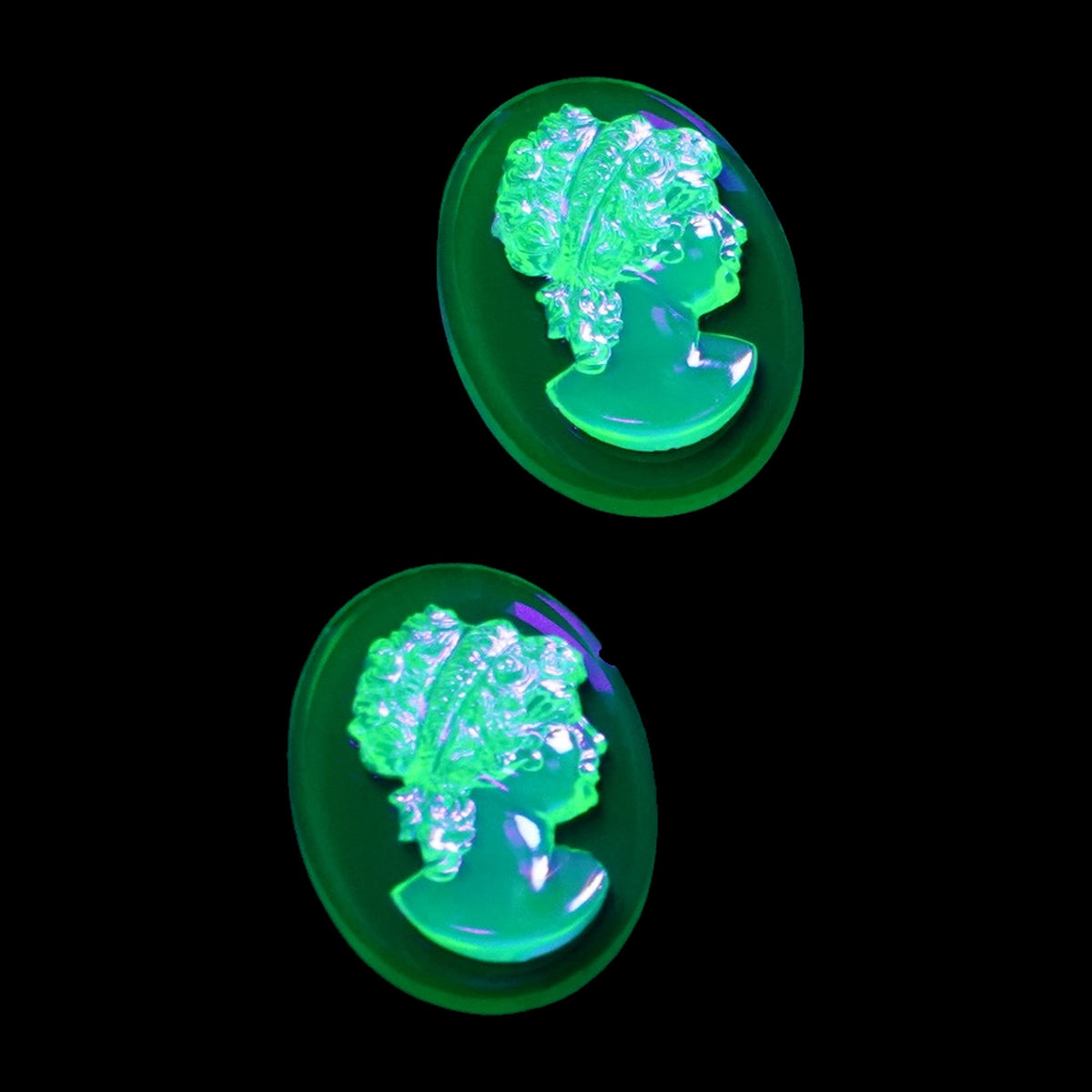 OUTLET 1 pcs Handmade Oval Cameo With Lady Face, 30 x 22 mm, Cameo Uran Yellow F + Green , Glass, Czech Republiс