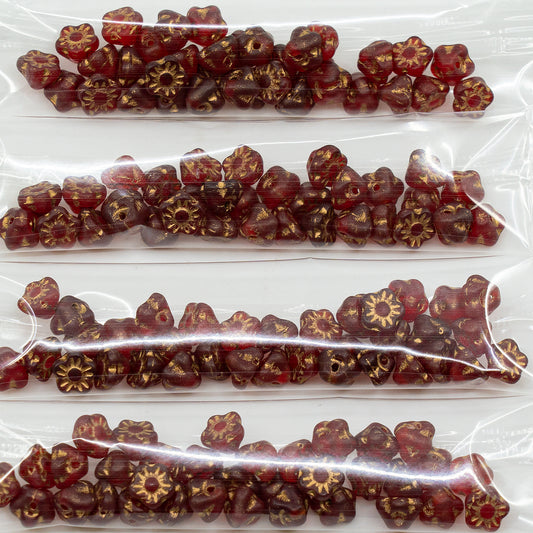 OUTLET 10 克 带孔铃花珠，6 x 6 毫米，红宝石色金边 (90080-54202)，玻璃，捷克共和国