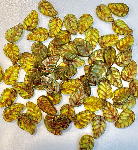 奥特莱斯 250克叶子吊坠珠，14 x 9毫米，透明绿色石灰华 (50010-86800)，玻璃，捷克共和国