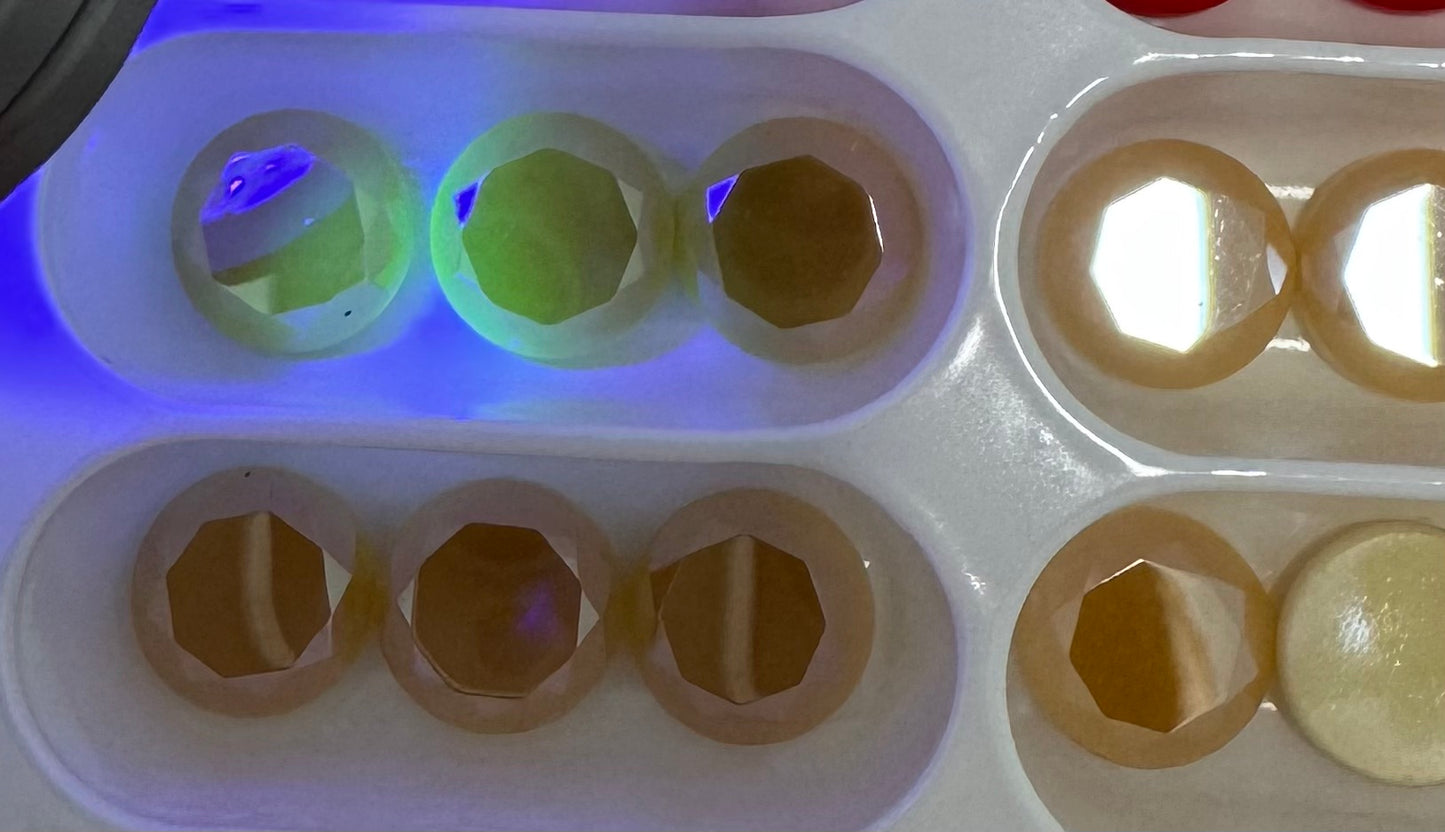 三角形刻面尖背（双面）水晶玻璃石，黄色 1 不透明蜂蜜 (71100-C-Ho)，捷克共和国