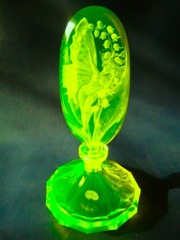 ウランガラス食器（紫外線下で光る、熱湯不可） - ビールグラス スムース、チェコ共和国