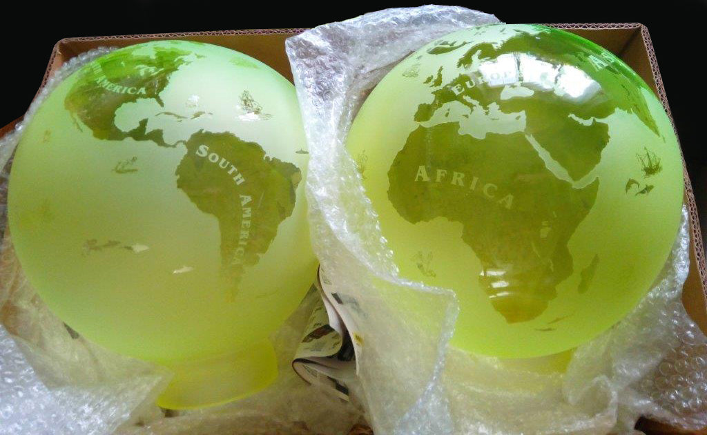 ウランガラス食器（紫外線下で光る、熱湯不可） - ビールグラス スムース、チェコ共和国