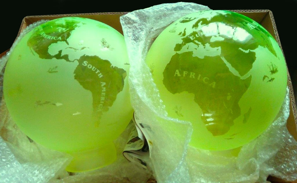 ウランガラス食器（紫外線下で光る、熱湯不可） - ビールグラス スムース、チェコ共和国