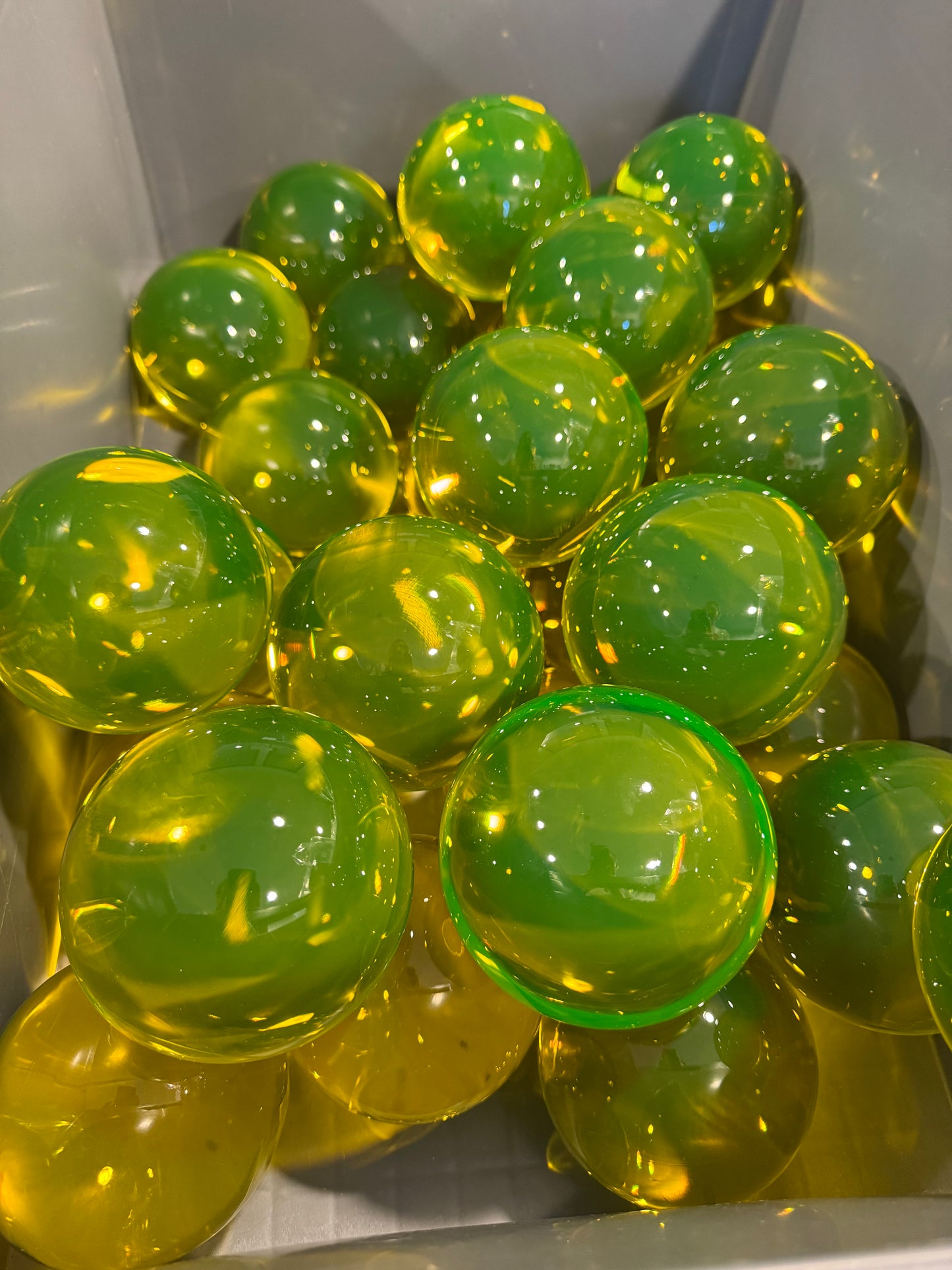 铀圆形玻璃球弹珠，无孔（一面平），玻璃，捷克共和国