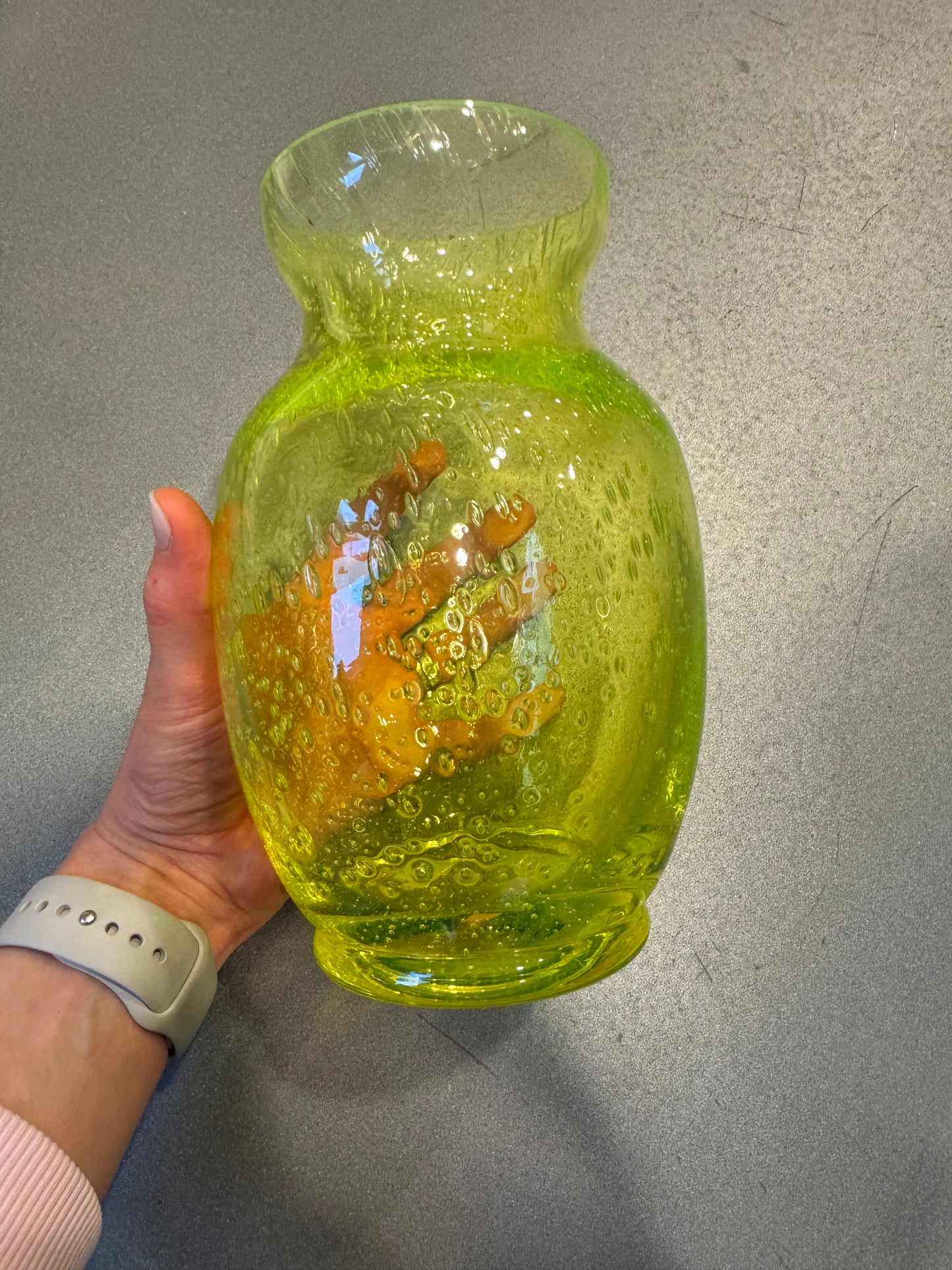 铀玻璃花瓶 - 手工吹制的经典气泡形花瓶，玻璃，捷克共和国