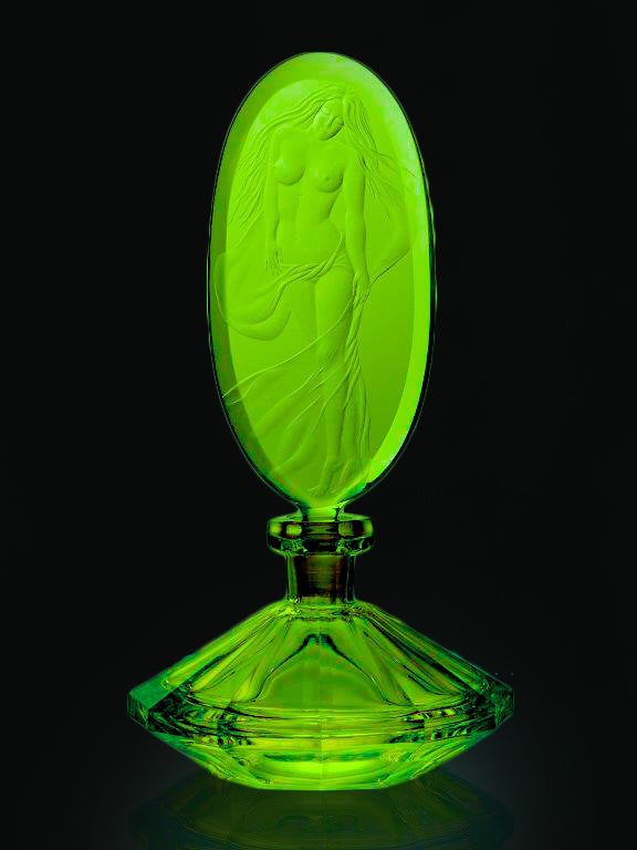 ウランガラス食器（紫外線下で光る、熱湯不可） - ビールグラス スムース、チェコ共和国