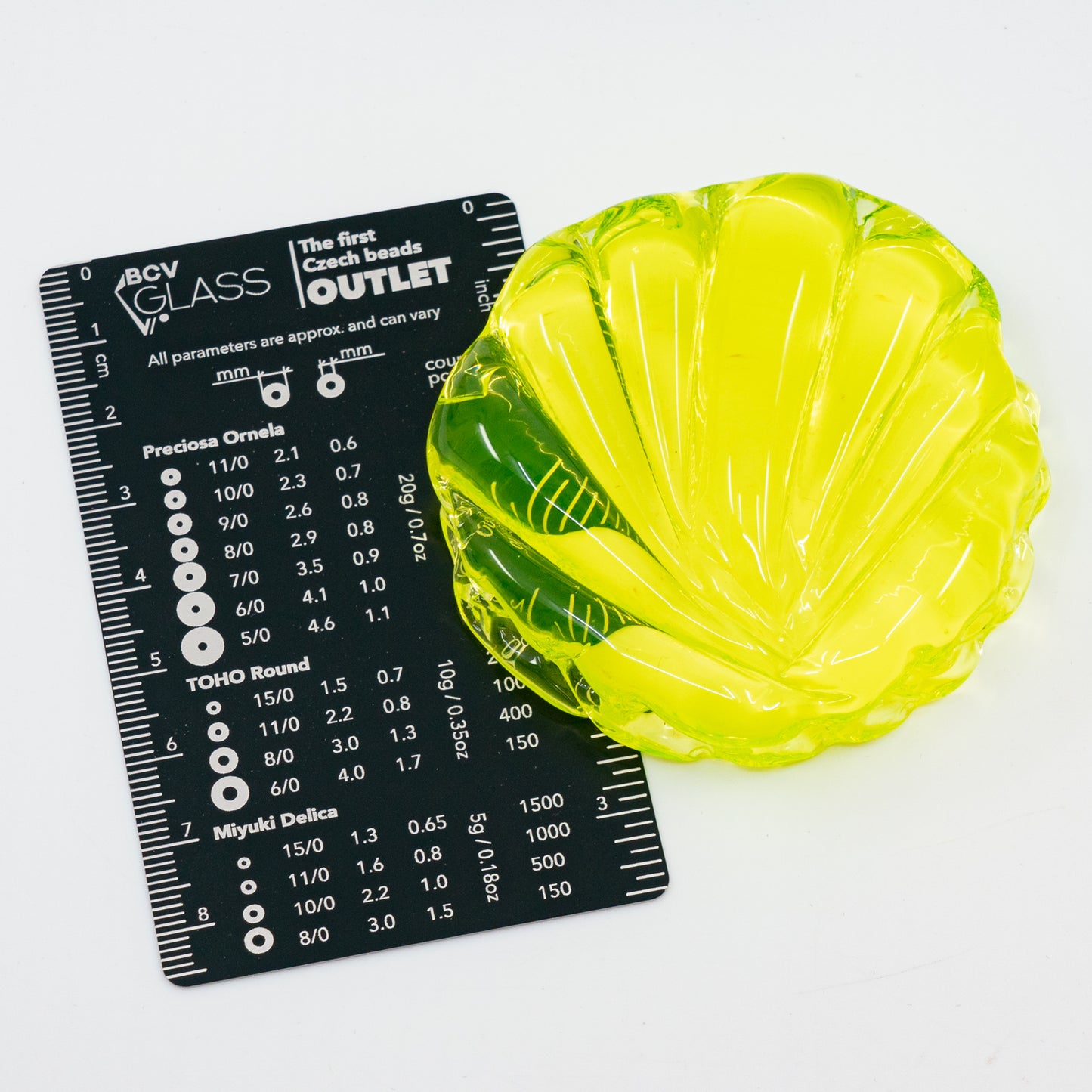 ウランガラス製洋梨型ペーパーウェイト – 手作りUV反応性アートフィギュア、チェコ共和国