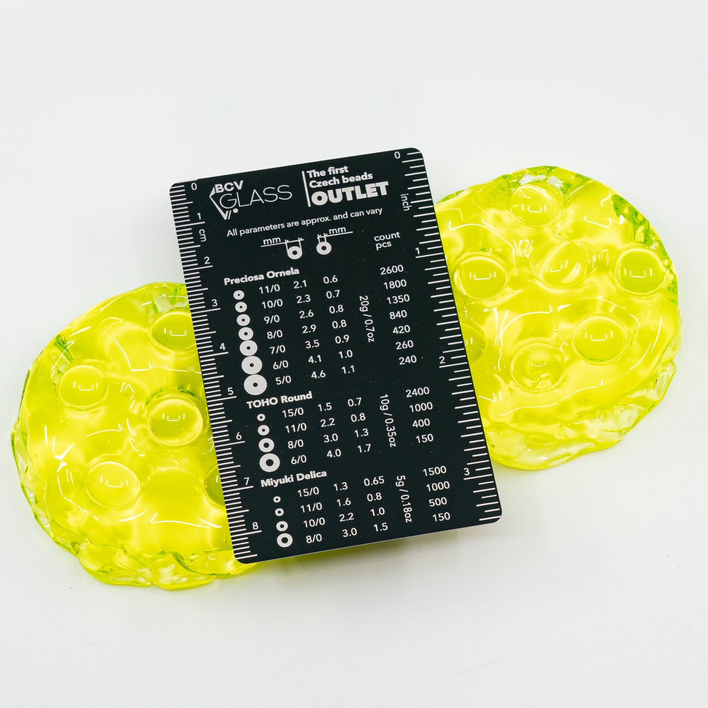 ウランガラス製洋梨型ペーパーウェイト – 手作りUV反応性アートフィギュア、チェコ共和国