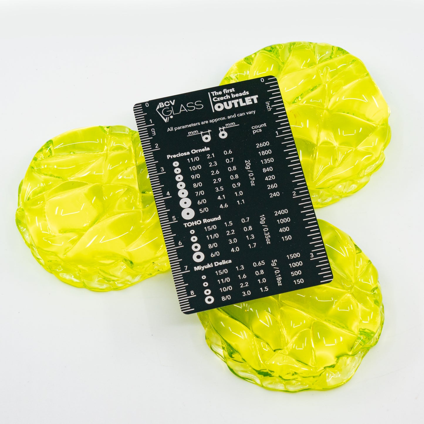 ウランガラス製洋梨型ペーパーウェイト – 手作りUV反応性アートフィギュア、チェコ共和国