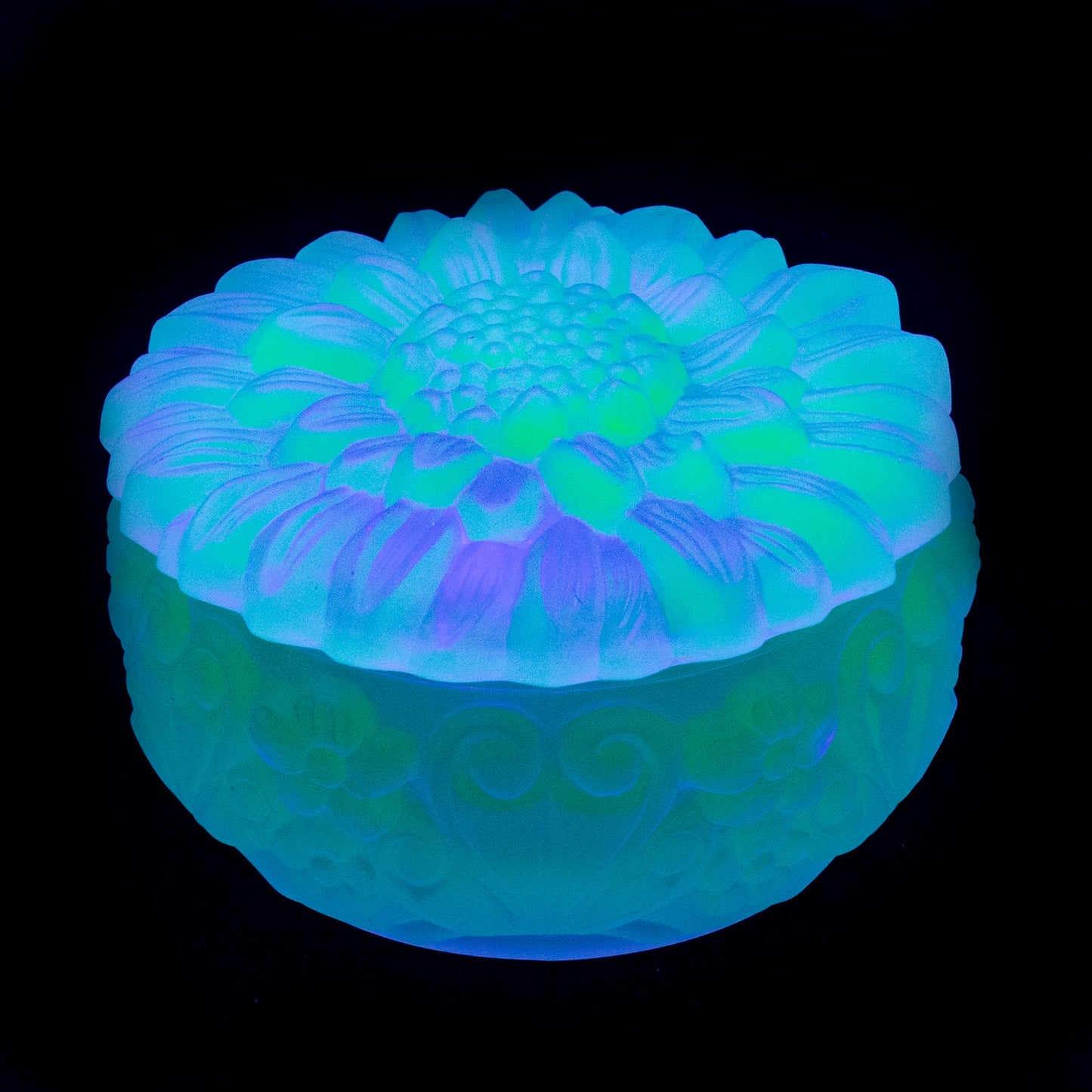 MOSS GREEN Uranium Glass Tableware (Glow under UV) - Jewelry Box / Bowl with Lid - Flower, Czech Republic