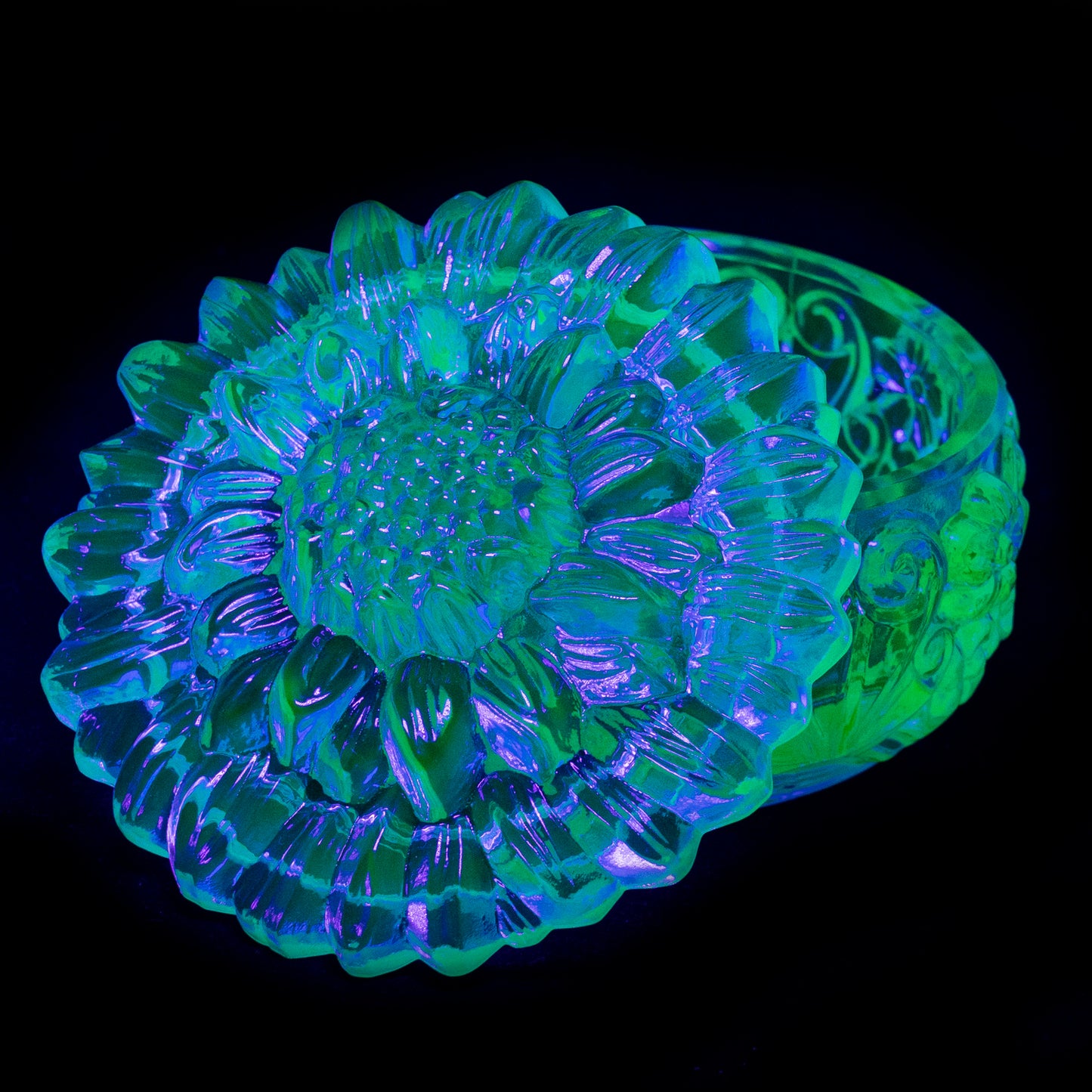 MOSS GREEN Uranium Glass Tableware (Glow under UV) - Jewelry Box / Bowl with Lid - Flower, Czech Republic