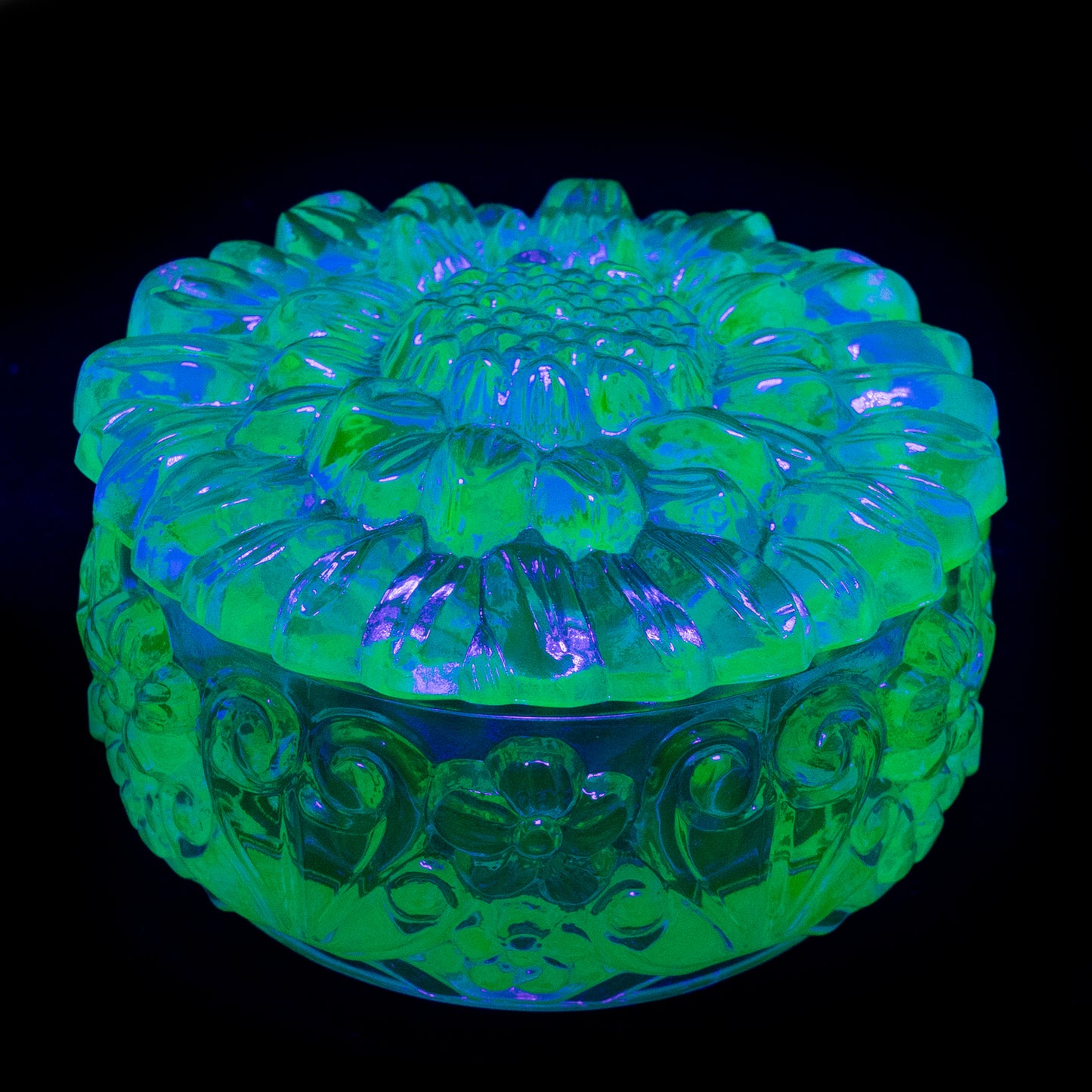 MOSS GREEN Uranium Glass Tableware (Glow under UV) - Jewelry Box / Bowl with Lid - Flower, Czech Republic