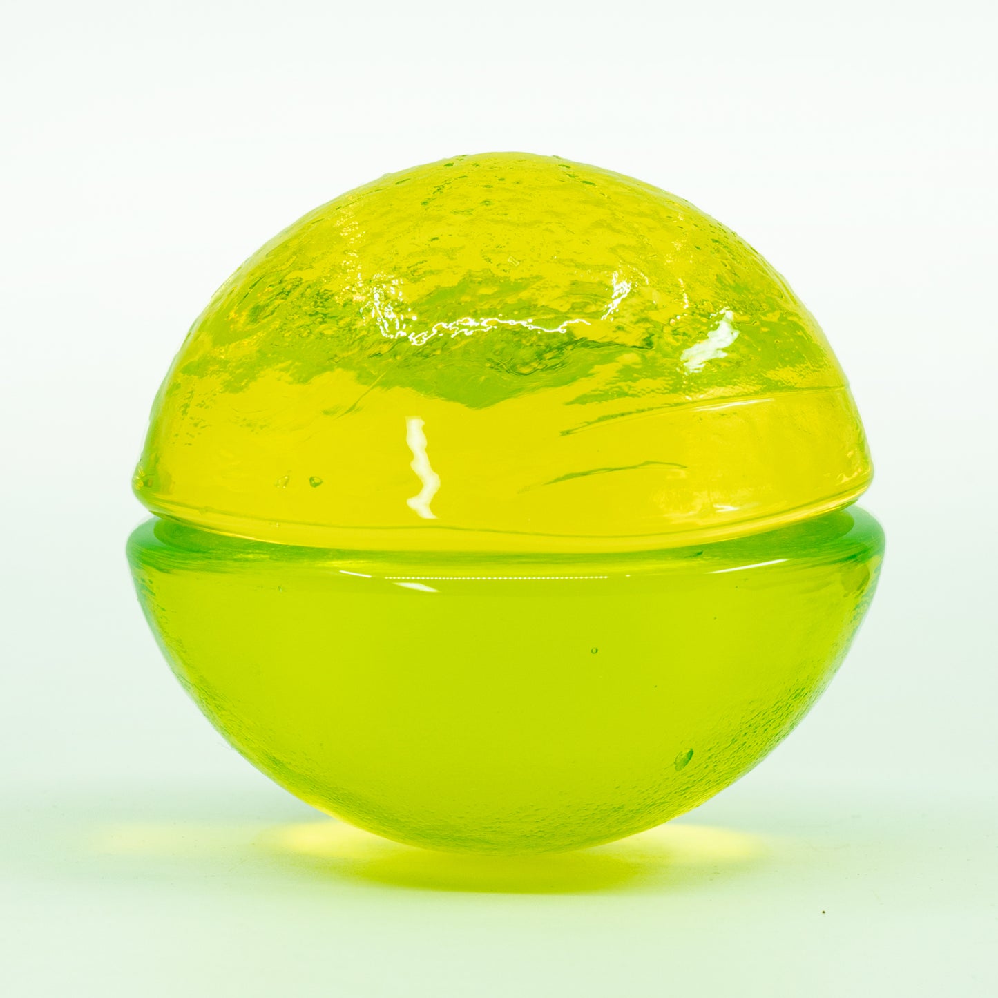 ウランガラス食器（紫外線下で光る、熱湯不可） - ビールグラス スムース、チェコ共和国