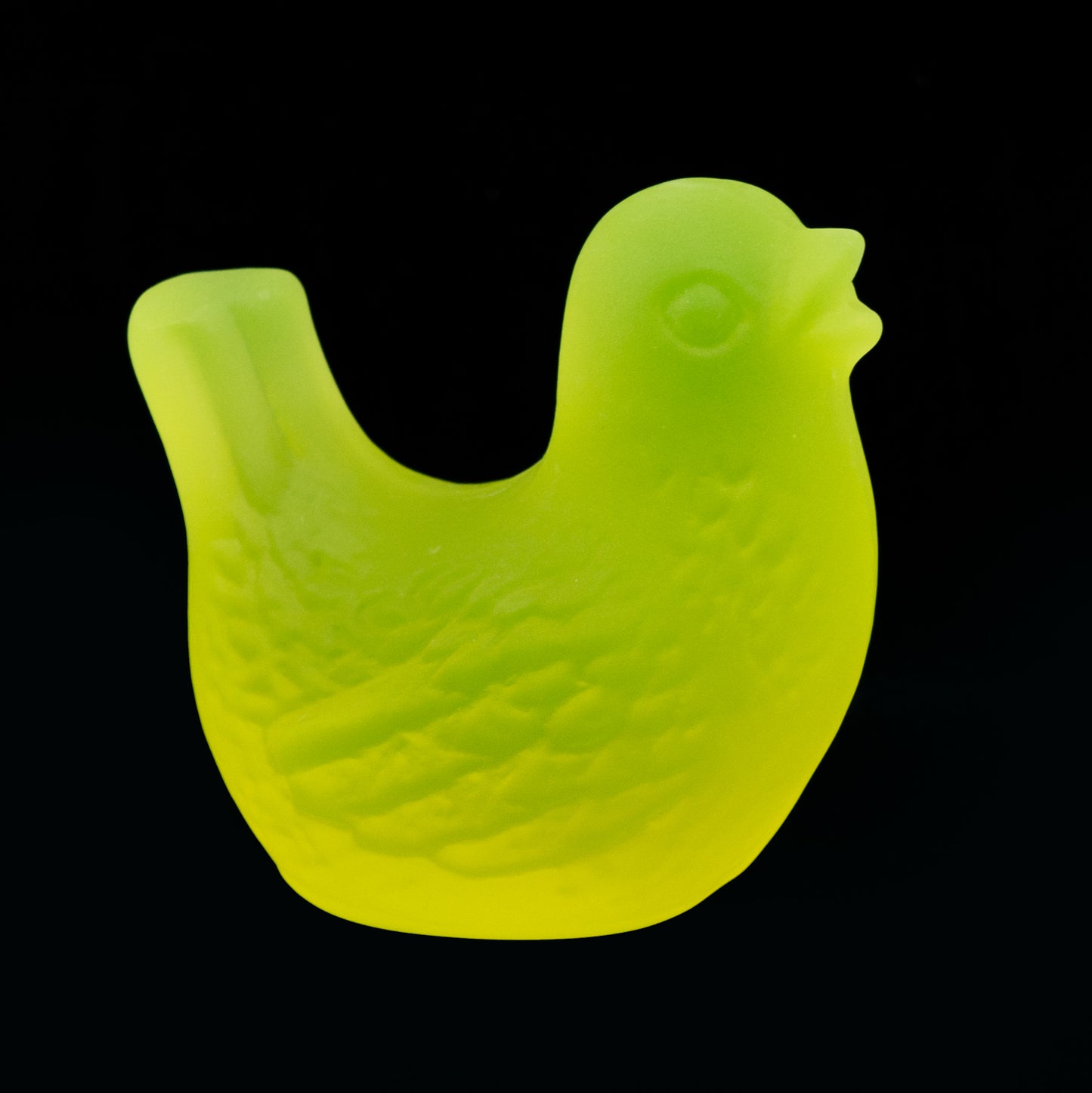 铀玻璃鸟——捷克共和国手工制作的紫外线反应艺术摆件