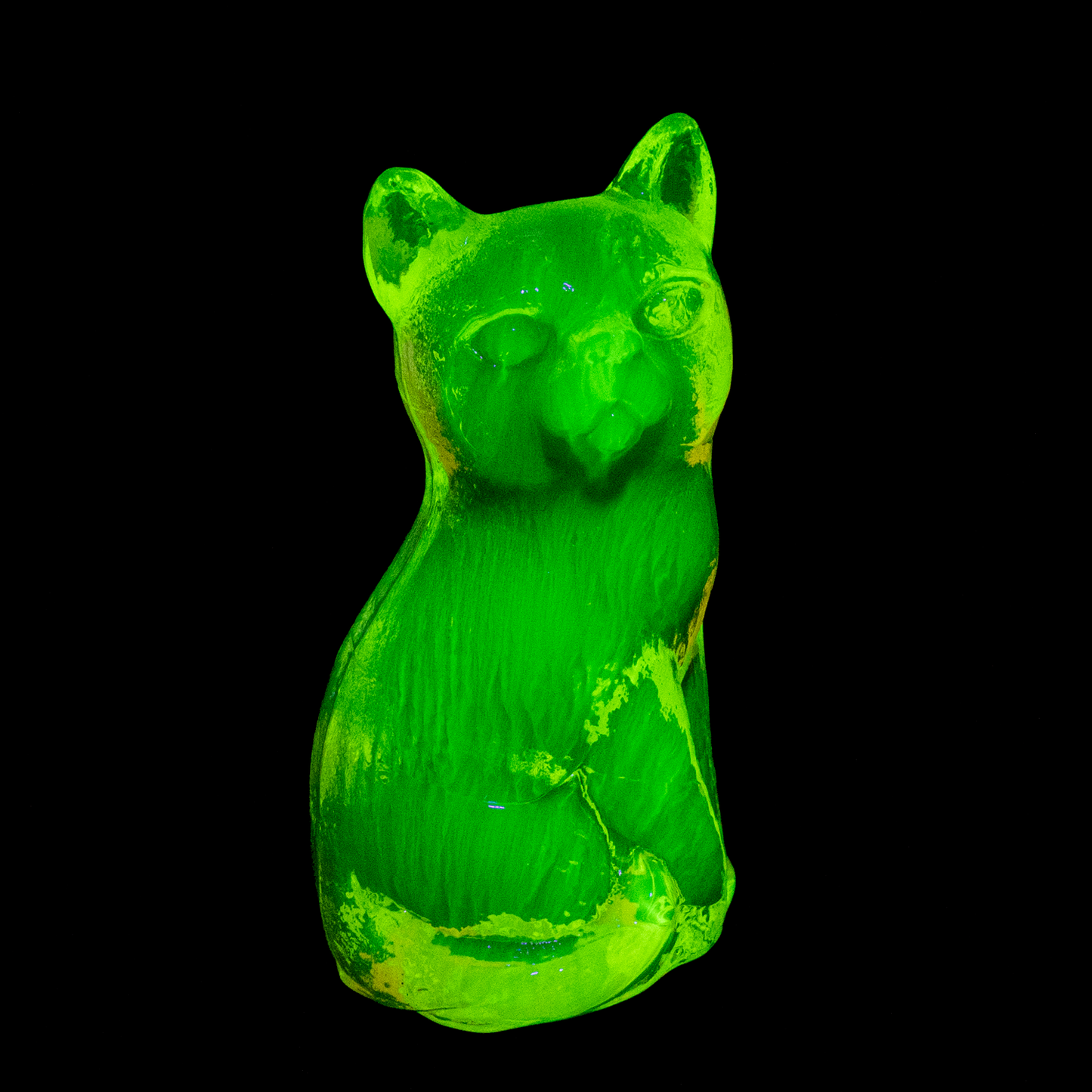 ウランガラスの猫 – 手作りUV反応アートフィギュア、チェコ共和国